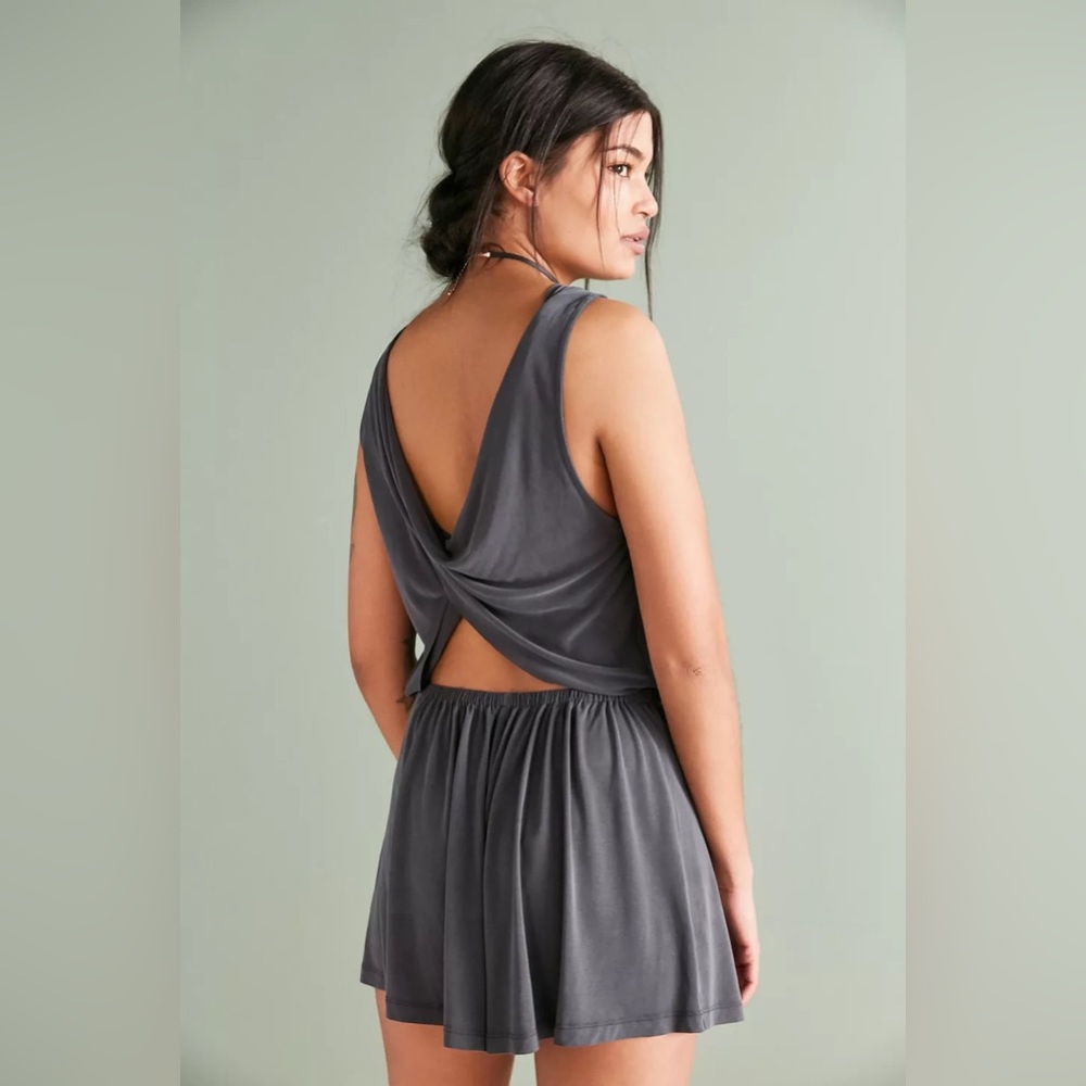 Silence and Noise Urban Outfitters Gray Sleeveless Twist Back Romper
